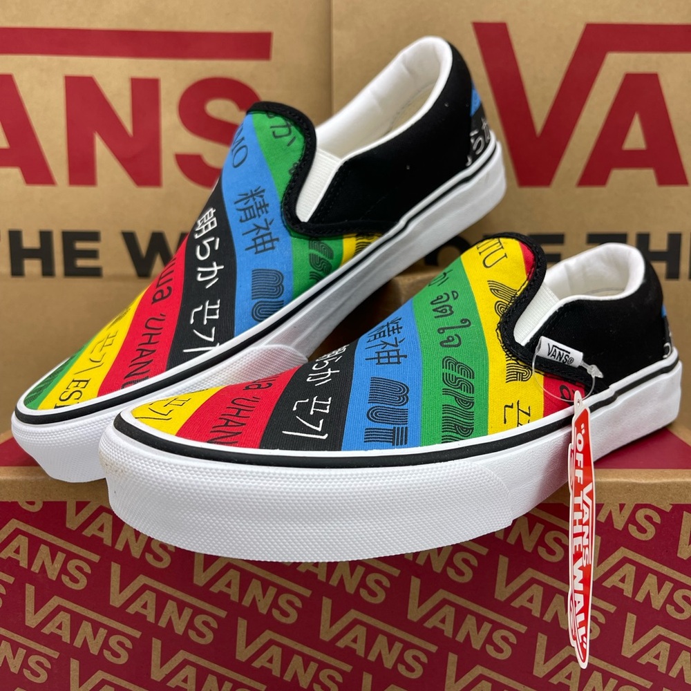 Vans WMNS Classic Slip-On (Vans
Spirit)Multi/True White Sneakers
VN0A4U38WK2 - Picture 6 of 16